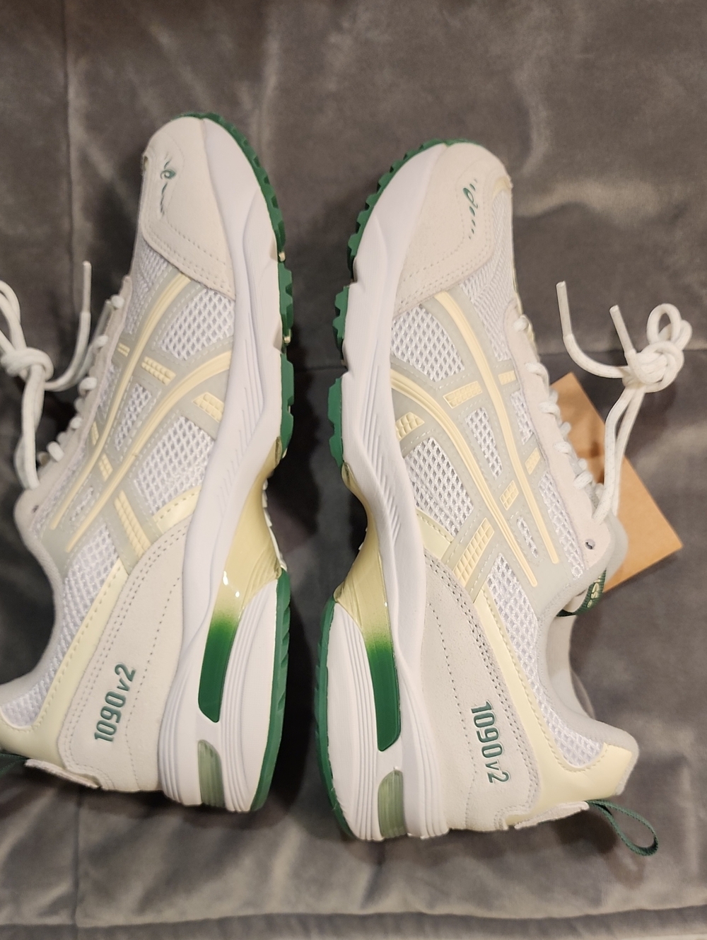 Women's Asics Gel 1090v2 Running Shoe - Size 9 - Picture 4 of 9